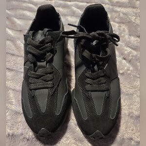 New Balance 327 Sneakers Big Kid 8 = Womens 9.5 Black On Black